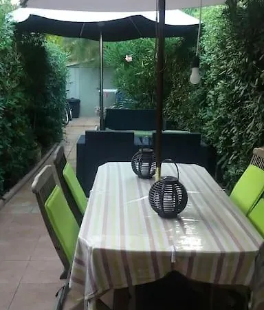 Holiday home Mini Dans Lotissement Bord De